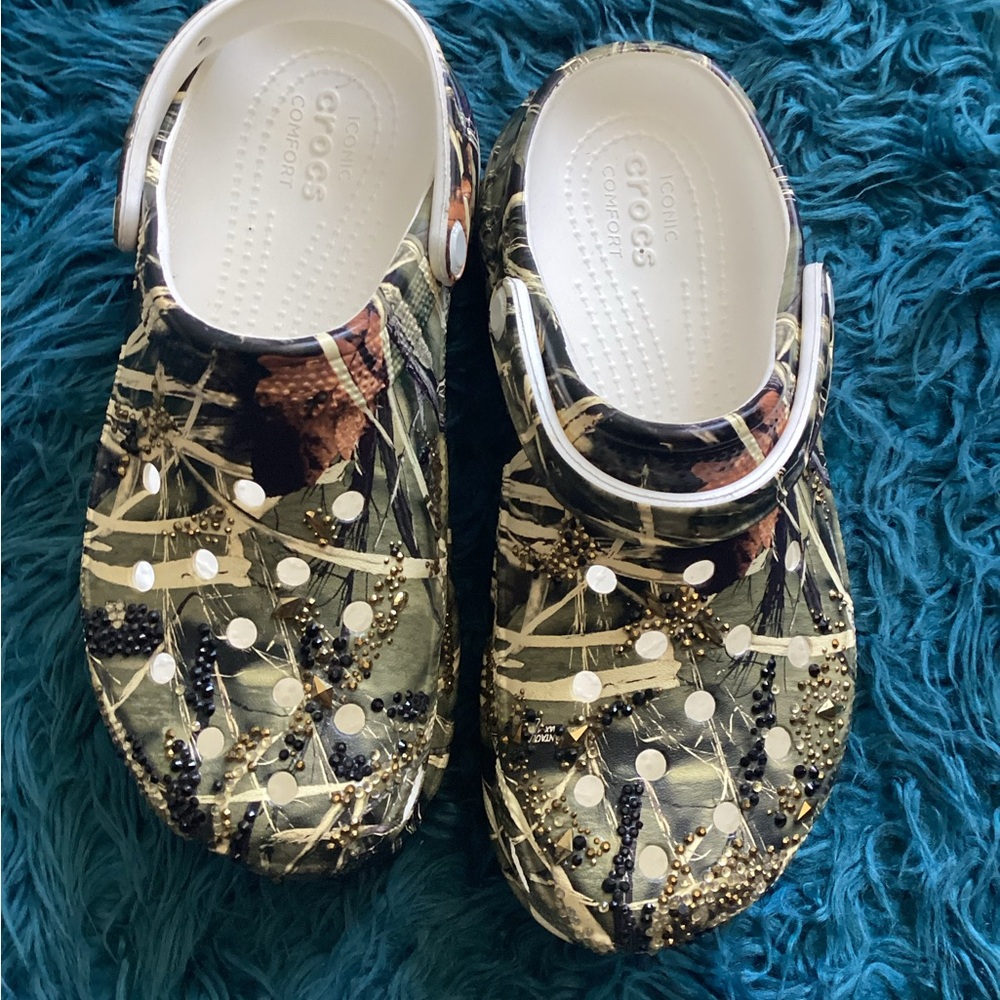 CROCS Camouflage Clogs with Beaded Details - Picture 5 of 9